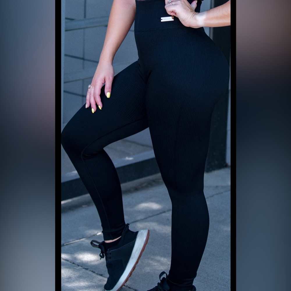 Mini beast post leggings size medium
